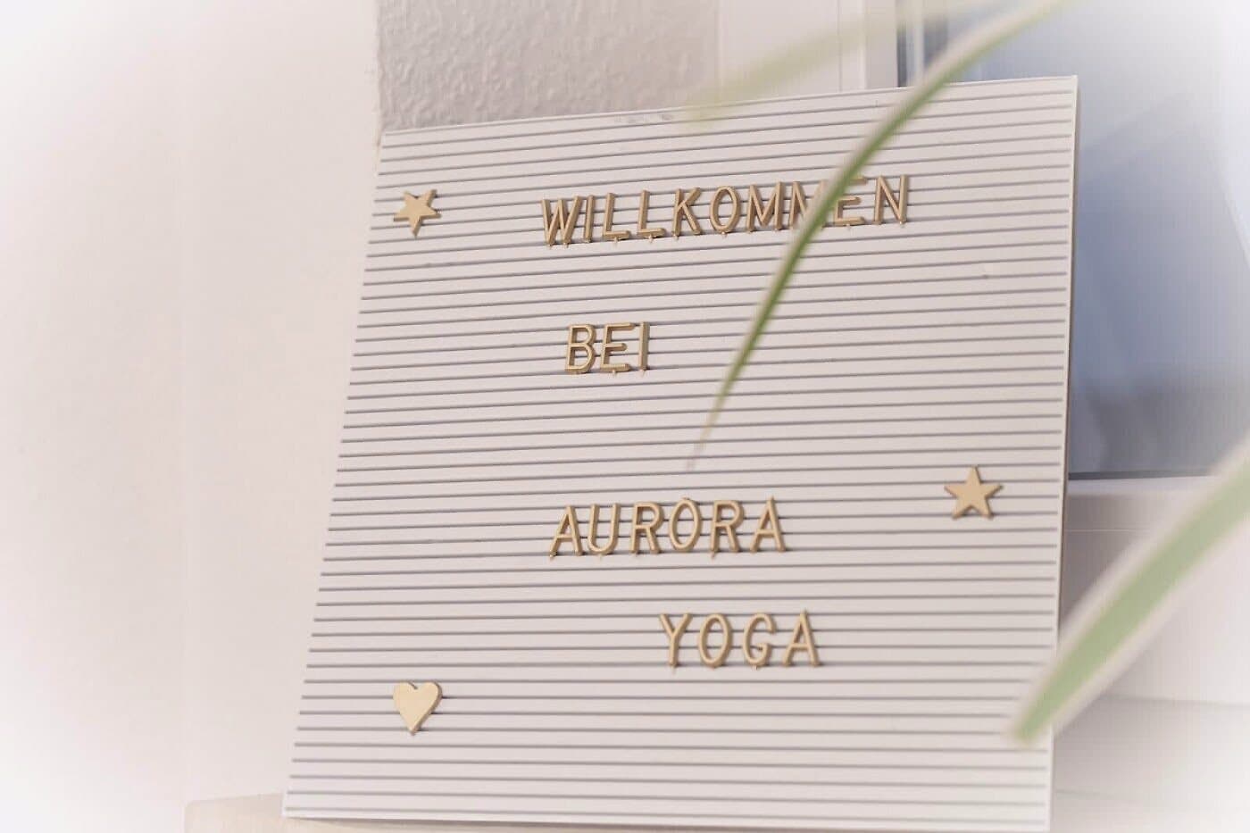Letterboard: Willkommen bei Aurora Yoga
